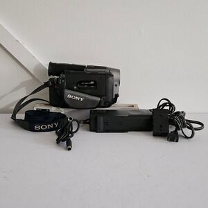 Sony Handycam Vision CCD-TRV82 NTSC Video Hi8 Camcorder